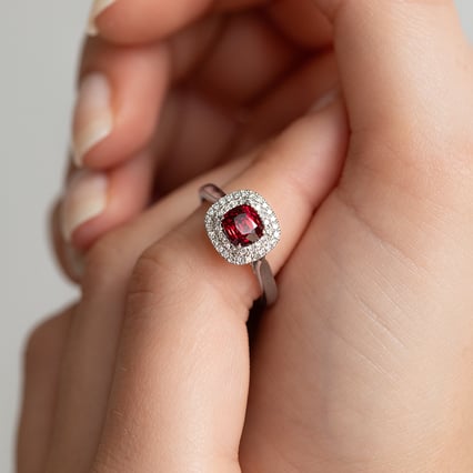 Luxusný zlatý prsteň so spinelom a diamantmi Charmaine