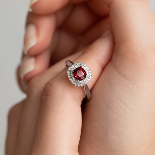 Luxusný zlatý prsteň so spinelom a diamantmi Charmaine