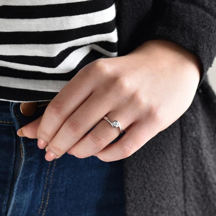 Zásnubný prsteň s diamantom 11354