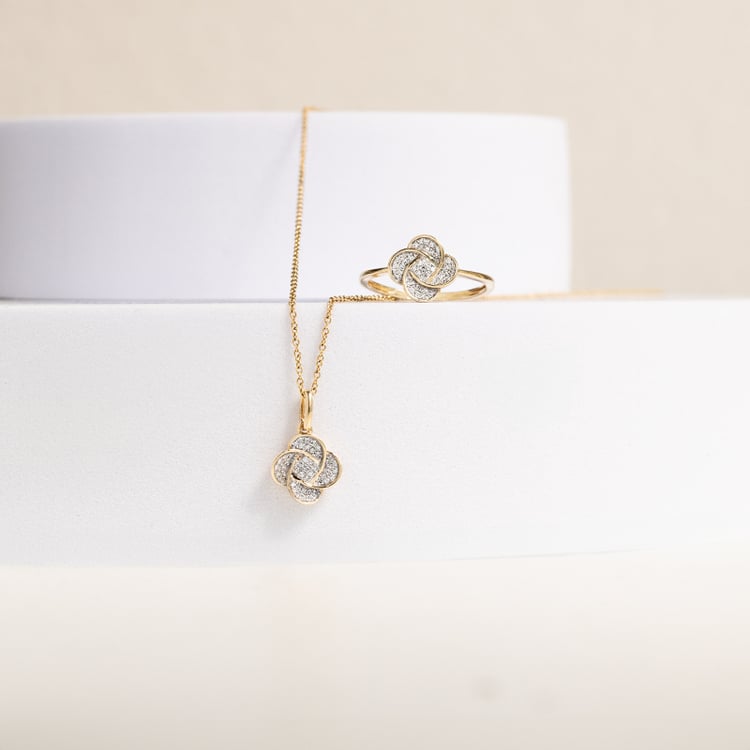 Diamantový prívesok v tvare kvetu Fennel 142330