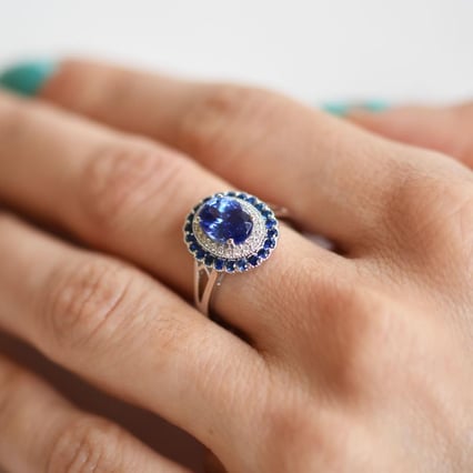 Zlatý tanzanitový prsteň s diamantmi a zafírmi Hanis