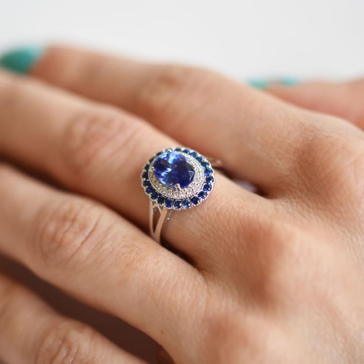 Zlatý prsteň s drahokamami 9470