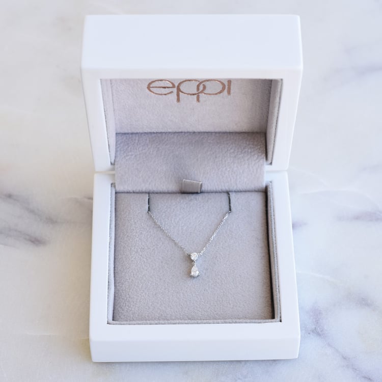 náhrdelník s pear diamantom 87205