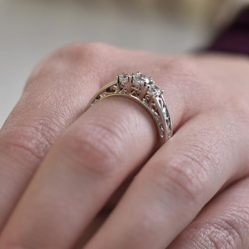 Vintage zásnubný prsteň s lab-grown diamantmi Loylah