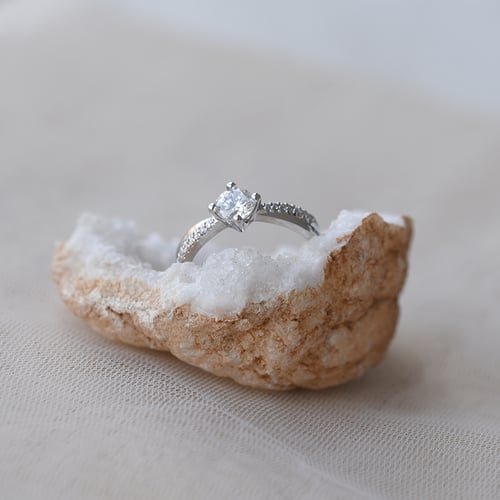 Zásnubný prsteň s lab-grown diamantmi Sanely