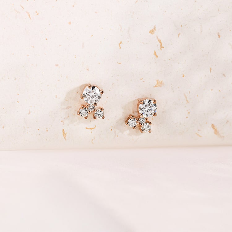 Cluster náušnice s moissanitmi a lab-grown diamantmi Kerrie 153274