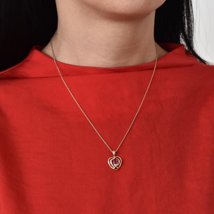 Zlatý náhrdelník s rubínem 5239