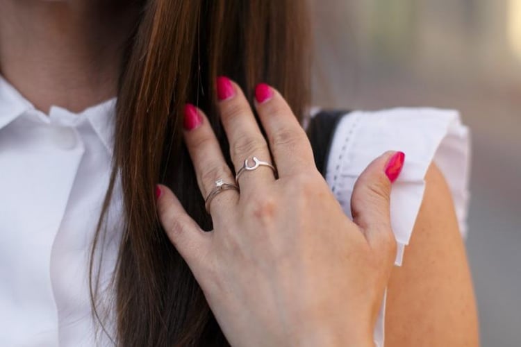 Strieborný prsteň s podkovou 10370