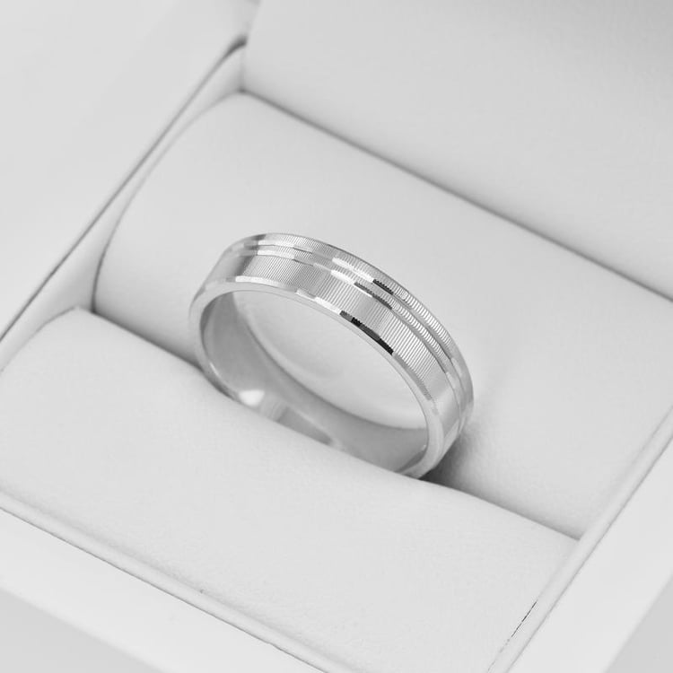 Svadobné prstene zo zlata s vrúbkovaným povrchom 33692