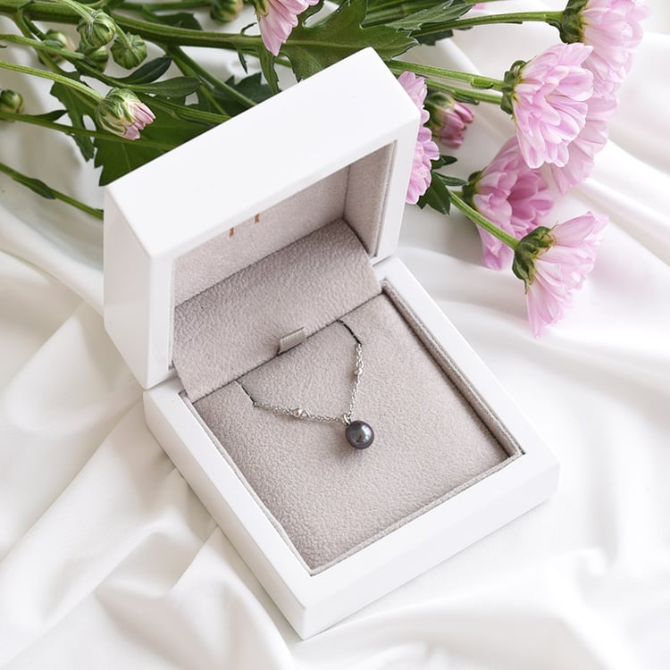 Náhrdelník s čiernou perlou 83570