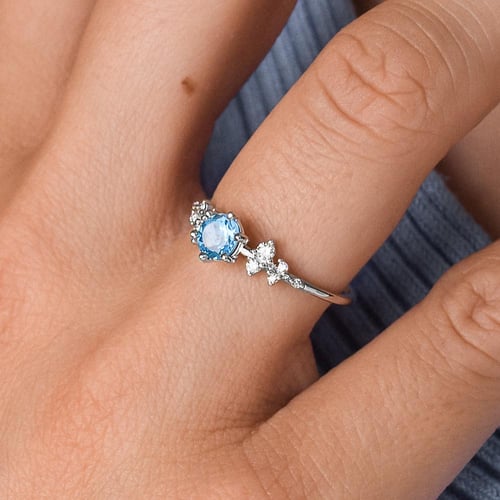 Zásnubný prsteň so švajčiarskym topazom a diamantmi Olha