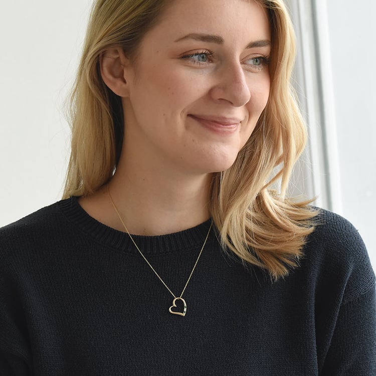 Strieborný prívesok srdce so smaragdmi a diamantom Janey 103585