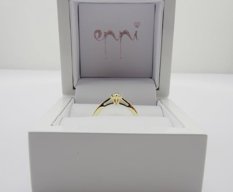 Zlatý zásnubný prsteň 9565