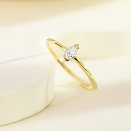 Minimalistický prsteň zo zlata s pear diamantom Valentin