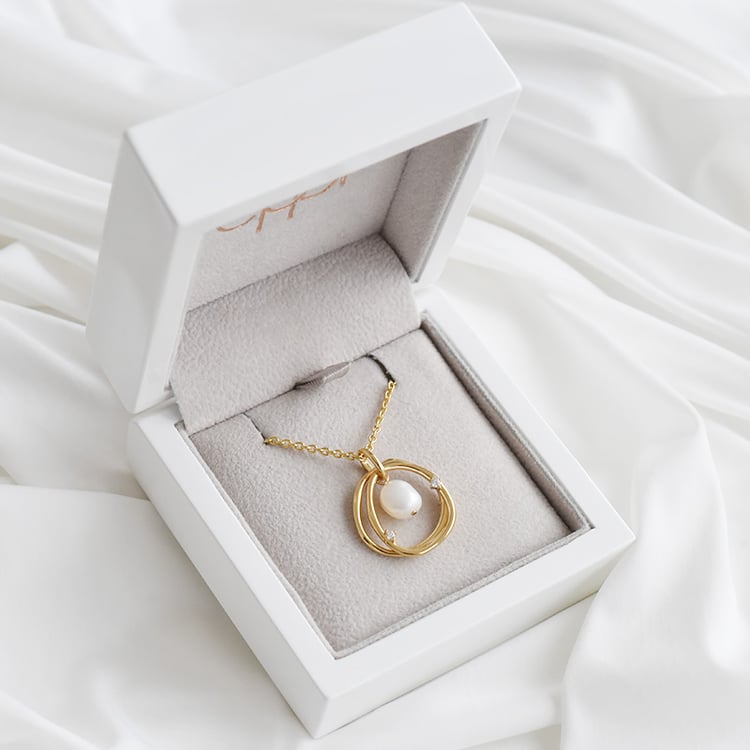 Pozlátený prívesok s perlou a zirkónmi 90752