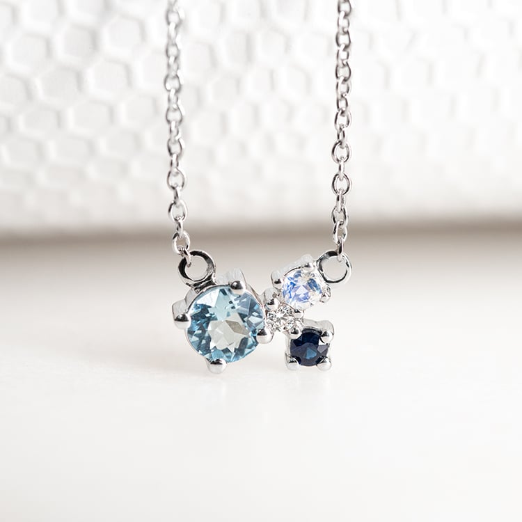 Strieborný cluster náhrdelník s akvamarínom a drahokamami Millie 132082
