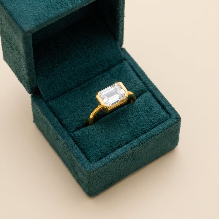 Rozvodový prsteň s half-bezel emerald diamantom Carsen 165654