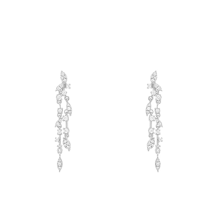 Visiace diamantové náušnice zo zlata