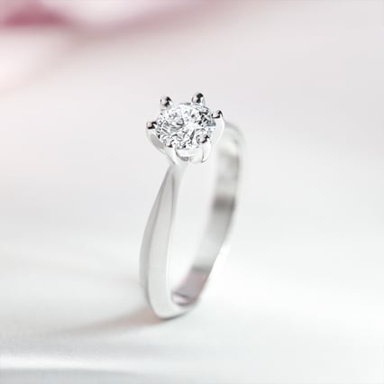 Zásnubný prsteň s moissanitom Iravan