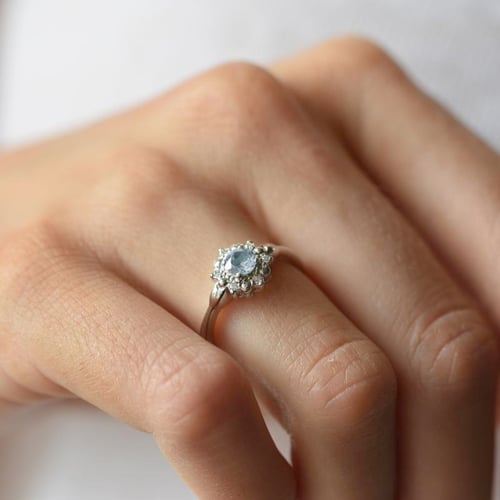 Zlatý zásnubný prsteň s akvamarínom a diamantmi Earthia