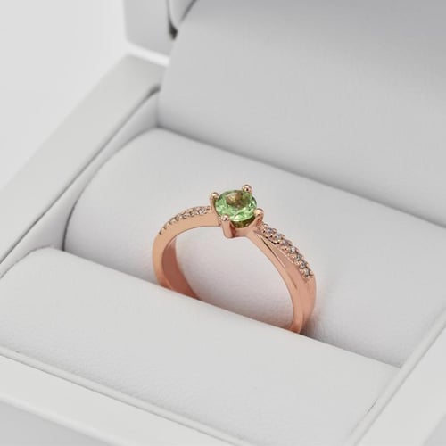 Zlatý prsteň s tsavorit granátom a diamantmi Sanely