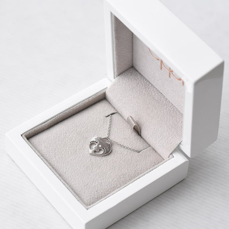 Prívesok diamantom a gravírom 72923