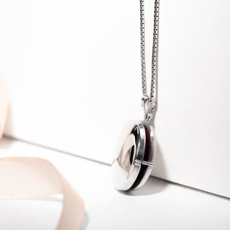 Strieborný otvárací medailón 128997