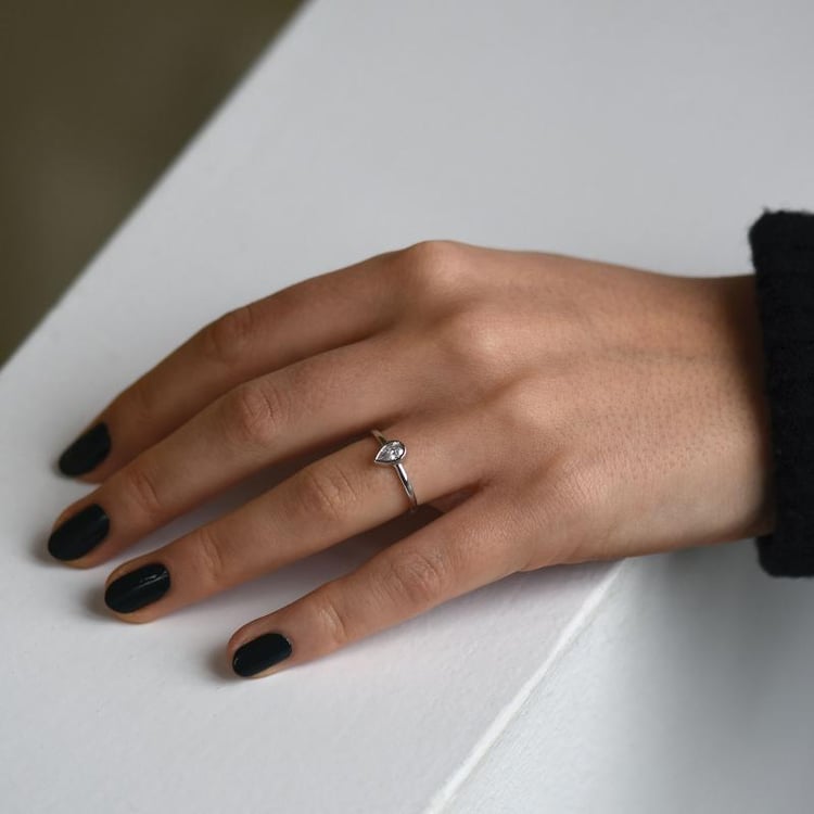 Prsteň s pear diamantom 49288