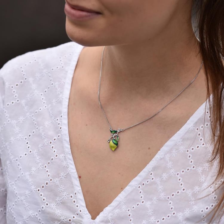 Strieborný náhrdelník s citrónom a enamelom 43558