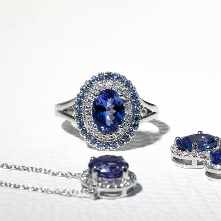 Zlatý tanzanitový prsteň s diamantmi a zafírmi Hanis 129844