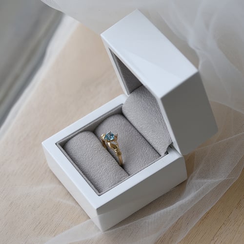 Zlatý claddagh prsteň s topásom a diamantom Valma