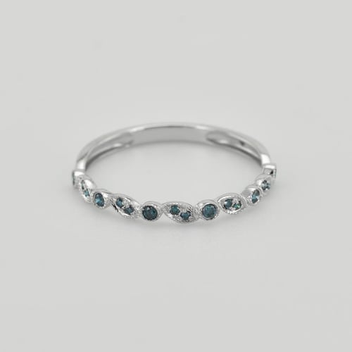 Modré diamanty v zlatom eternity prsteni Lyla