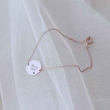 Zlatý náramok s čiernym diamantom a gravírom vašej voľby Okira