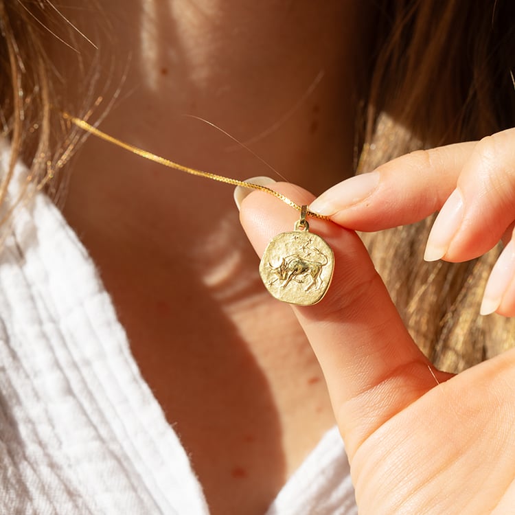 Zlatý prívesok so symbolmi znamenia zverokruhu 145604