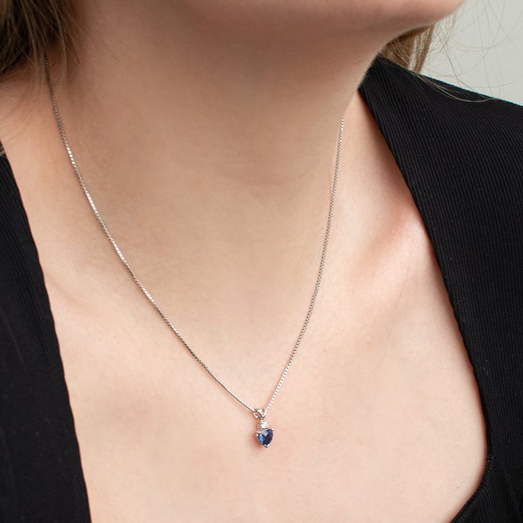 Zlatý prívesok so zafírovým srdcom a diamantom Demelda 135523