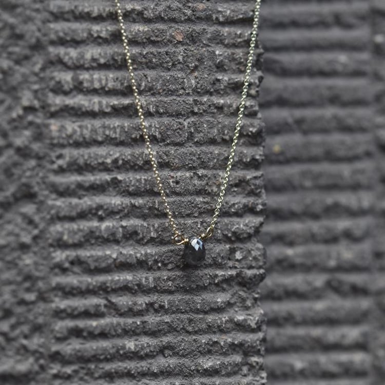 Minimalistický náhrdelník zo zlata s diamantom 31568