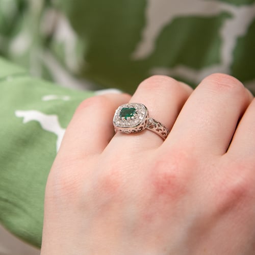 Zlatý prsteň s emerald smaragdom a diamantmi Huzil