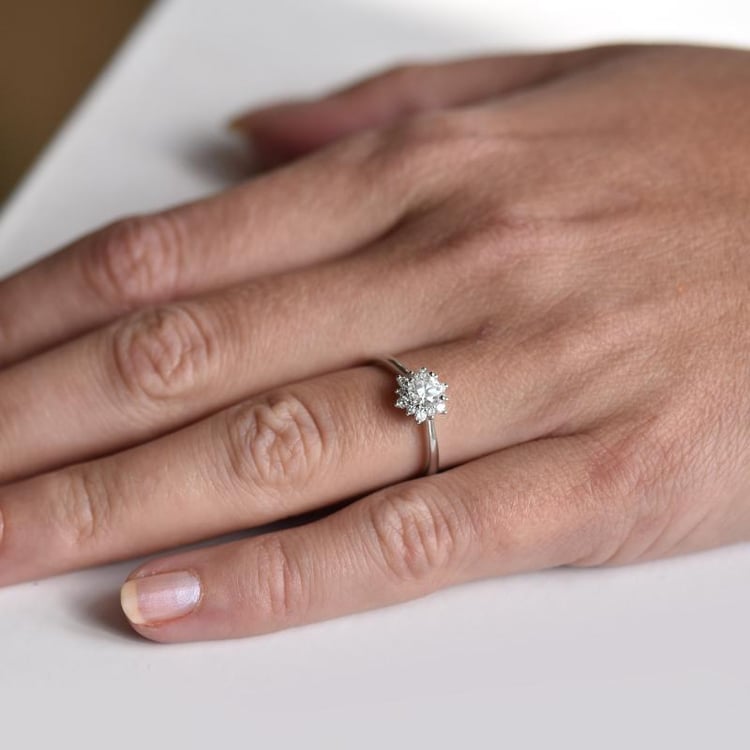 Zlatý prsteň so 4,5 mm moissanitom 66031