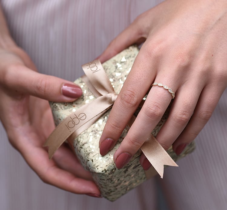 Diamantový eternity prsteň zo zlata 98711