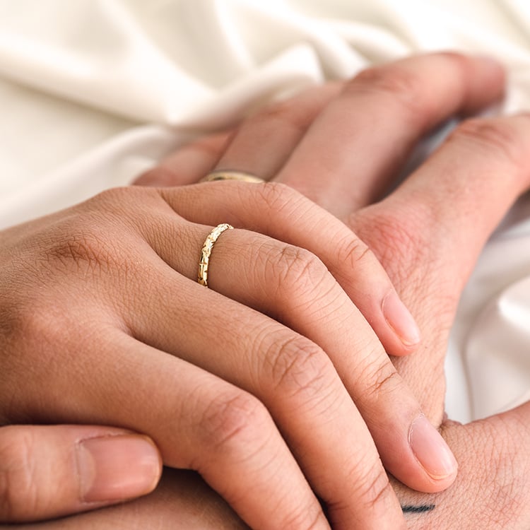 Svadobné obrúčky s ručnou rytinou hviezd Kirby 121575