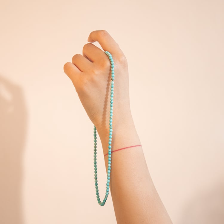 Strieborný náhrdelník s howlitovými korálkami Millar 104446