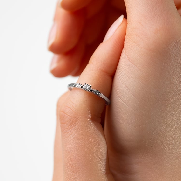 Prsteň s postrannými diamantmi Gerty 146603