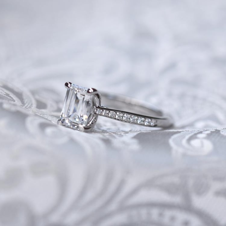 Zásnubný zlatý prsteň s moissanitom 66257