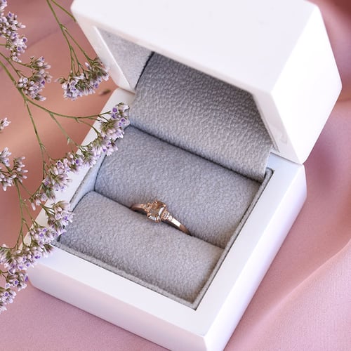 Prsteň so salt and pepper diamantom a postranními diamantmi Neo