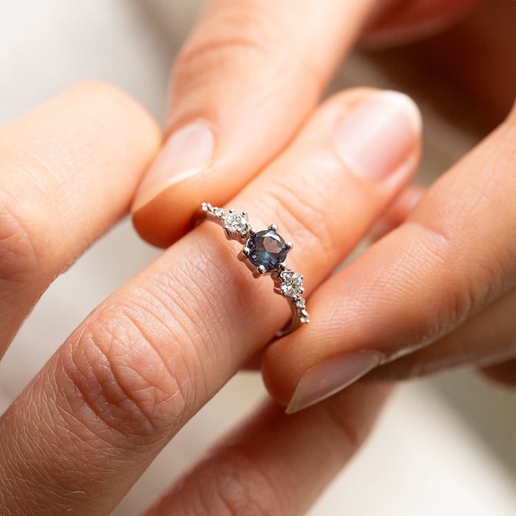 Zásnubný prsteň s lab-grown alexandritom a diamantmi Willa 146050
