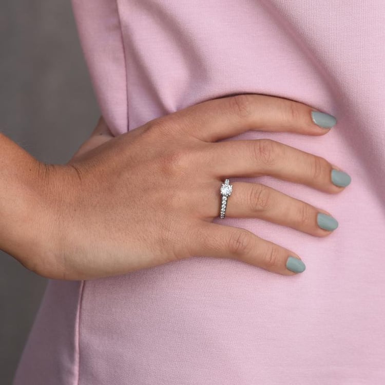 Platinový zásnubný prsteň s diamantmi 47581