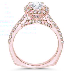 Zásnubný prsteň v halo štýle s cushion diamantom Eliann