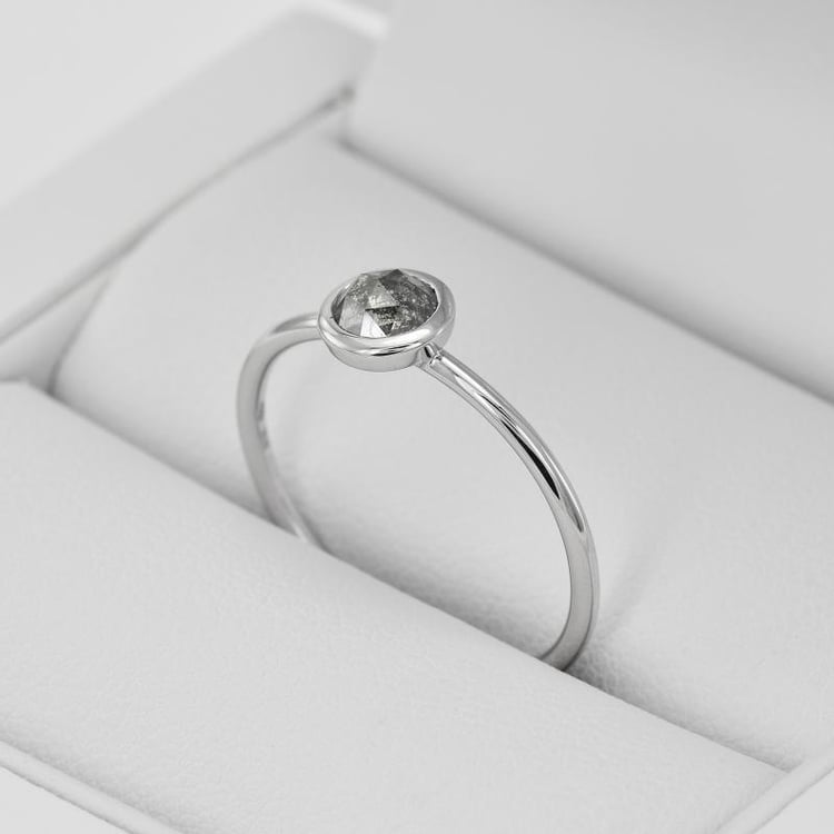 Zásnubný prsteň s diamantom 36317