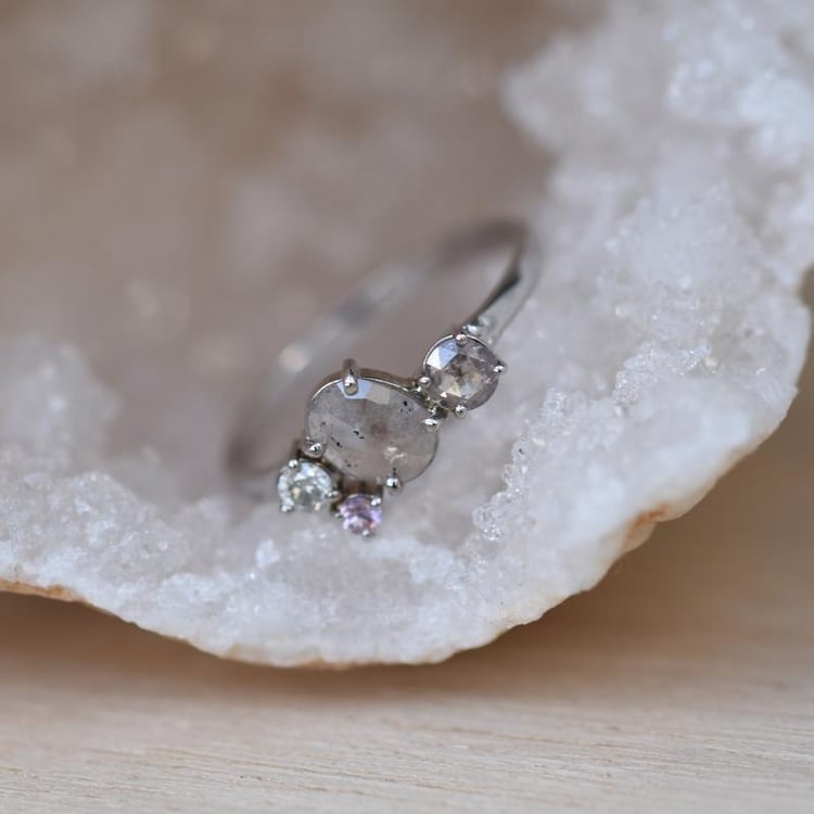 Netradičný prsteň so zafírom 48985