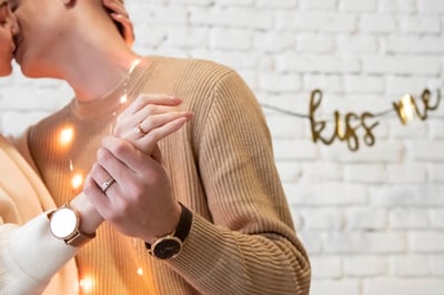 watch_brown_whitedia